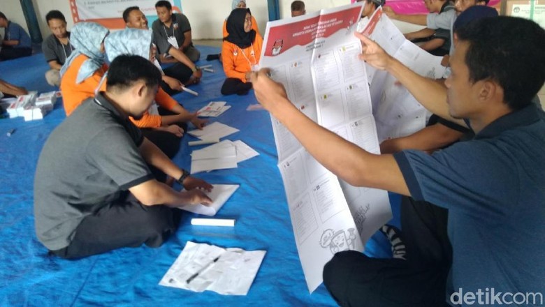 Pelipatan 602.020 Surat Suara, KPU Banjar Hanya Libatkan PPK dan PPS Pelipatan 602.020 Surat Suara, KPU Banjar Hanya Libatkan PPK dan PPS