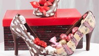 Untuk membuat cokelat berbentuk sepatu ini sebenarnya tak sulit karena tersedia cetakan khusus. Namun tetap saja dibutuhkan keahlian untuk membuat cokelat tampil sempurna dan mengilap Foto: Istimewa