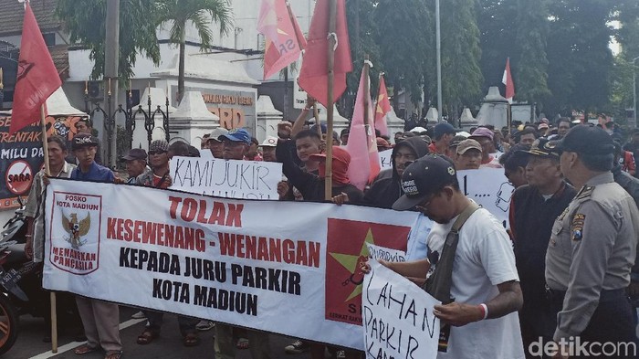 Setoran Naik 800 Persen Picu Juru Parkir Madiun Demo