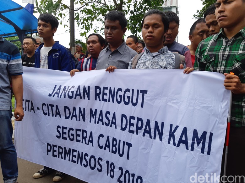 Kunjungi Wyataguna, Mensos Disambut Demo Penyandang Disabilitas Kunjungi Wyataguna, Mensos Disambut Demo Penyandang Disabilitas