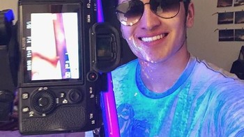 Gunakan lampu UV, tapi ingat jangan lupa pakai kacamata ya. Foto: Calob Castellon