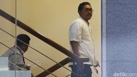 Selain Jazuli, KPK juga memanggil Djoko Udjianto yang juga merupakan anggota DPR dari Fraksi Demokrat.