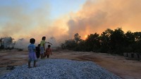 Titik panas di Bengkalis terdeteksi di Pulau Rupat. Dalam dua pekan terakhir, Pulau Rupat yang berada di bibir Selat Malaka itu terus membara dan hingga kini masih dalam proses pemadaman. Titik panas di Kabupaten Kepulauan Meranti terdeteksi menyebar di Kecamatan Rangsang Barat dan Tebing Tinggi. Sementara di Pelalawan, kedua titik panas terdeteksi menyebar di Kecamatan Kuala Kampar.