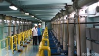 Selanjutnya, air dimasukkan ke tempat bernama sifon untuk dialihkan ke penampungan air yang bernama reserfoar yang memiliki kapasitas 8100 meter kubik. Di sini, air diberikan gas florin yang berfungsi membunuh kotoran dan bakteri.