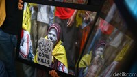 Para aktivis itu berharap penyampaian visi dan misi soal lingkungan hidup tidak hanya cukup disampaikan di debat Capres.