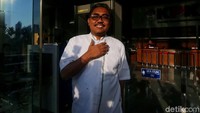 Ia diperiksa sebagai saksi dalam kasus suap yang menyeret nama Wakil Ketua DPR Taufik Kurniawan.