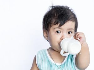 Bunda, Simak Panduan Memberi Susu Tambahan untuk Si Kecil