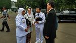Putih-putih, Khofifah-Emil Semringah Jelang Pelantikan