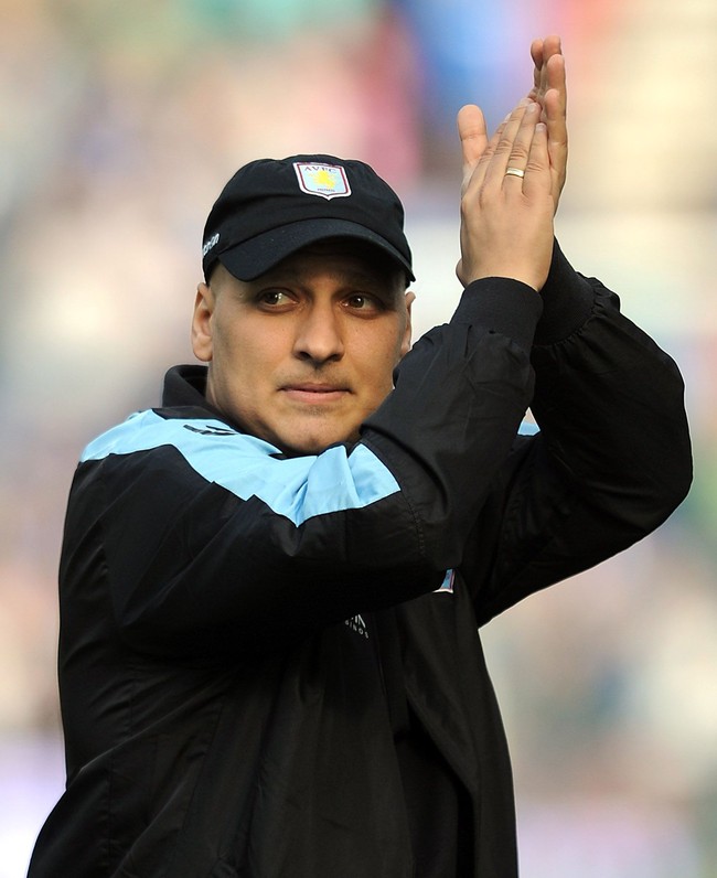 Pesepakbola asal Bulgaria, Stiliyan Petrov, didiagnosa leukemia pada 2012. Setahun pengobatan, Stiliyan mengalami remisi dan bertahan hidup hingga usianya kini 39 tahun. Ia menderita leukemia lymphoblastic, yang umumnya lebih banya diderita anak kecil, dengan persentase kesuksesan pengobatan 90 hingga 95 persen. Foto: Chris Brunskill/Getty Images