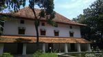 Foto: Konon Gedung di Cirebon Ini Dibangun Sehari Semalam