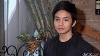 Angga dikenal tampil di Mermaid In Love sebagai Erick. Foto: Noel/detikHOT