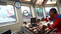 Marine Operating System (MOS) untuk layanan pemanduan dan penundaan kapal dalam rangka mempercepat proses bisnis terhadap pergerakan keluar masuk kapal.