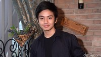 Angga mengaku sebagai sosok yang tak takut dengan hal mistis. Foto: Noel/detikHOT