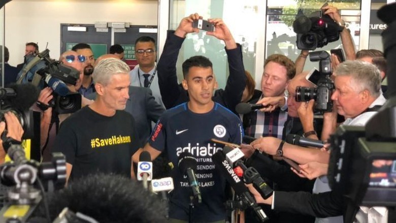 Tiba di Melbourne, Hakeem Al Araibi Disambut Puluhan Pendukung Tiba di Melbourne, Hakeem Al Araibi Disambut Puluhan Pendukung