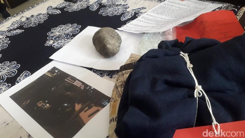 3 Pelempar Batu ke Mobil di Sleman Pilih Korbannya Secara Acak 3 Pelempar Batu ke Mobil di Sleman Pilih Korbannya Secara Acak