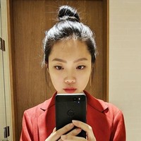 Natalie pun bercerita bagaimana dirinya memulai dengan poker. Sebagai seorang Tionghoa, ia kerap memainkan poker di rumah bersama teman-teman semasa kuliah. Foto: InstagramInstagram @natalietehsp