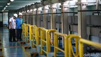 Air baku 62 persen berasal dari bendungan Jatiluhur Purwakarta. Air ini kemudian dibawa ke Cawang untuk disalurkan menggunakan pipa berkapasitas 2200 liter/ detik ke IPA Penjernihan.