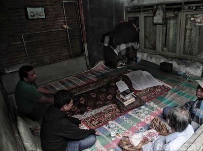 Suasana Rumah Duka Korban Bakar Diri di Koja