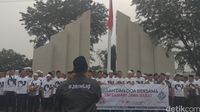 Ziarah ke Makam Pahlawan Karawang, Relawan Doakan Jokowi Menang