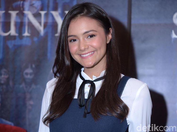 Amanda Rawles Pamer Lesung Pipit