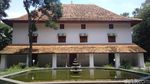 Foto: Konon Gedung di Cirebon Ini Dibangun Sehari Semalam