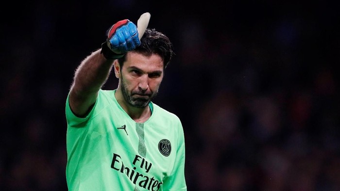 Soccer Football - Champions League Round of 16 First Leg - Manchester United v Paris St Germain - Old Trafford, Manchester, Britain - February 12, 2019  Paris St Germains Gianluigi Buffon gestures REUTERS/Phil Noble
