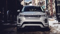 Range Rover Evoque merupakan line up paling kecil di Land Rover namun mobil ini cukup mumpuni untuk diajak offroad. Foto: Land Rover