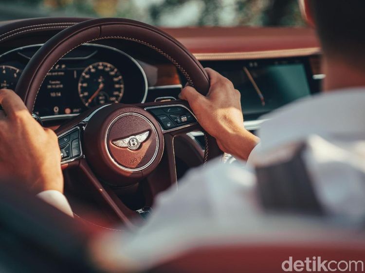 Ups! 5 Artis Ini Pura-pura Punya Mobil Mewah, Ada yang Lupa Bayar Sewa