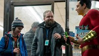 Shazam membawakan nuansa baru di antara film DC yang berkesan gelap. Mereka memberikan kesan ceria, lucu, dan lebih terang dibandingkan film lainnya.  Foto: Shazam! (imdb.)