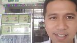 Yuk, Intip Gaya Emil Dardak Saat Jajan Kerupuk dan Lontong Balap!