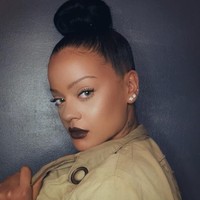 Di keseharian, Yna pun sering dikira Rihanna. Karena itu, ia sering diminta foto bareng oleh orang asing. Hal itu tampaknya sedikit mempengaruhi wanita cantik tersebut bahkan dalam kehidupan cinta. Foto: Instagram @ynasertalf