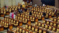 Ada 337 anggota DPR tak hadir dalam sidang tersebut.