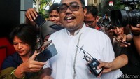Taufik Kurniawan ditetapkan KPK sebagai tersangka karena diduga menerima suap dari Bupati Kebumen nonaktif Yahya Fuad. Suap yang diduga diterima Taufik berjumlah Rp 3,65 miliar.