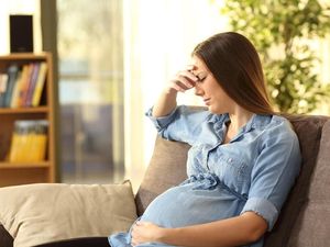Selingkuh dengan Kembaran Suami, Wanita Ini Kini Bingung Hamil Anak Siapa