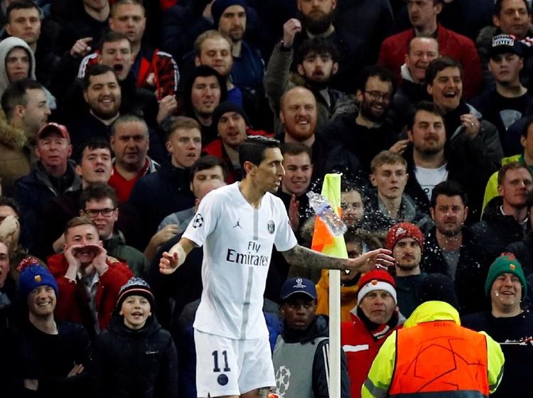 Di Maria Pulang ke MU: Ditimpuk Botol, Ditabrak Young, Bikin 2 Assist