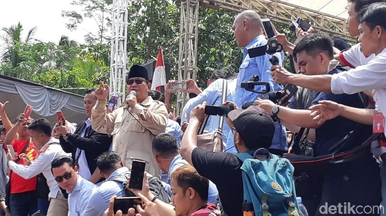 Kampanye di Purbalingga, Prabowo: Kalau Ada yang Bagi Uang, Terima Saja Kampanye di Purbalingga, Prabowo: Kalau Ada yang Bagi Uang, Terima Saja