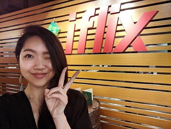 Menjadi salah satu pelopor di iFlix tak lantas membuat Natalie Teh Siew-po berpuas diri. Pada 2018, wanita berparas manis ini memutuskan untuk bertaruh pada masa depannya dan meninggalkan perusahaan untuk menjadi pemain poker peofesional. Foto: InstagramInstagram @natalietehsp
