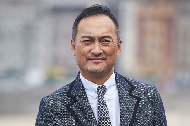 Aktor Ken Watanabe pernah menderita leukemia. Ia berhasil bertahan dan jadi penyintas kanker pada akhir 1980-an. Namun pada 2016 ia didiagnosa kanker perut dan harus menjalani operasi endoskopi. Kini pria berdarah Jepang itu berusia 59 tahun. Foto: Carlos Alvarez/Getty Images