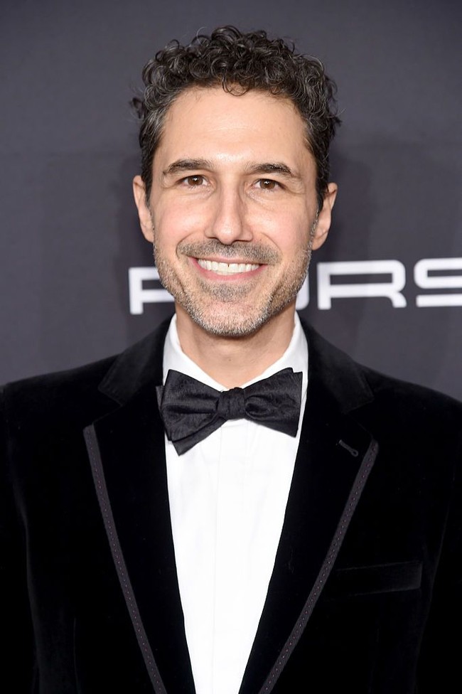 Bintang reality TV Survivor Ethan Zohn didiagnosa Hodgkin limfoma pada 2009. Untuk melawan penyakit tersebut, pria 45 tahun ini menjalani kemoterapi hingga transplantasi stem-cell. Ethan berhasil jadi penyintas kanker dan aktif memberikan penyuluhan dan penggalangan dana untuk membantu mereka yang masih berjuang dengan kanker darah Foto: Jamie McCarthy/Getty Images
