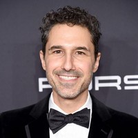 Bintang reality TV Survivor Ethan Zohn didiagnosa Hodgkin limfoma pada 2009. Untuk melawan penyakit tersebut, pria 45 tahun ini menjalani kemoterapi hingga transplantasi stem-cell. Ethan berhasil jadi penyintas kanker dan aktif memberikan penyuluhan dan penggalangan dana untuk membantu mereka yang masih berjuang dengan kanker darah Foto: Jamie McCarthy/Getty Images