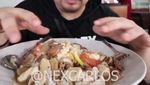 Keliling Indonesia, Ini 10 Gaya Nex Carlos Saat Icip-icip Makanan