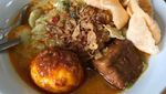 Lontong Sayur Betawi, Sarapan Komplet yang Selalu Bikin Ketagihan