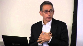 Gavin de Becker lama mengabdi sebagai penasehat keamanan Jefff Bezos. Dia menginvestigasi dari mana sumber kebocoran pesan dan foto mesum Bezos pada Enquirer. Dia mencurigai pemerintah AS ikut terlibat dalam kebocoran perselingkuhan Bezos. Foto: istimewa