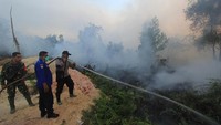 Badan Meteorologi, Klimatologi dan Geofisika (BMKG) Stasiun Pekanbaru mendeteksi 11 titik panas di sejumlah daerah di Riau. Titik itu mengindikasikan terjadinya kebakaran hutan dan lahan. Analis BMKG Stasiun Pekanbaru pun menyebutkan, belasan titik panas dengan tingkat kepercayaan di atas 50 persen itu terpantau melalui pencitraan Satelit Terra dan Aqua.
