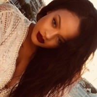 Punya wajah mirip artis pun ternyata ada sisi positif dan negatifnya. Jadi banyak follower dan dikagumi orang memang menyenangkan. Tapi Yna Sertalf juga merasakan beberapa hal yang membuatnya kadang tidak nyaman. Foto: Instagram @ynasertalf