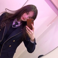 Belum diketahui secara pasti tentang debutnya, apakah ia akan debut sebagai solois atau dalam grup. Tapi, yang mengejutkan banyak orang bukan hanya fakta dirinya adalah orang Rusia, namun Lana memiliki segudang keterampilan. Foto: Instagram @23.11