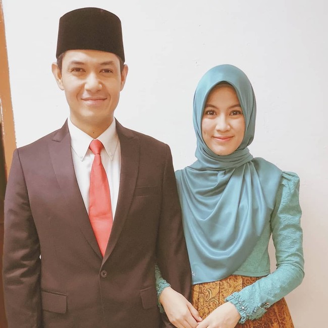 Dude Herlino dan Allysa Soebandono juga memutuskan untuk berhijrah. Mereka dan beberapa artis lainnya membentuk wadah bernama Mewah yang berarti Menjalin Ukhuwah. Foto: Instagram