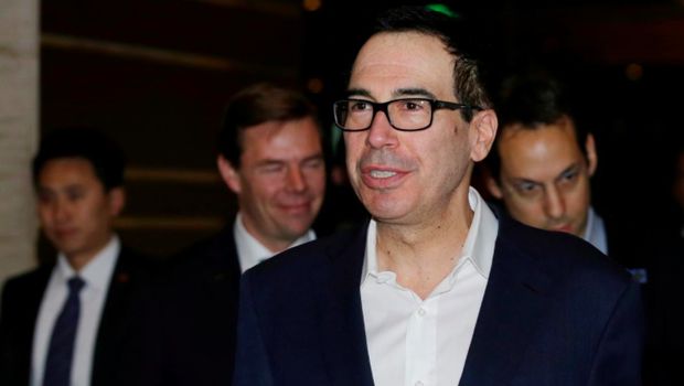 Menteri Keuangan AS Steven Mnuchin tiba di Beijing, China, Selasa (12/2/2019) (Foto: REUTERS/Jason Lee)