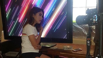 Cukup di depan televisi saja. Foto: Calob Castellon