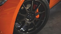 Tampilan pelek spesial juga ikut diselipkan pada Mazda MX-5 ini. Foto: Pool (Autoevolution)